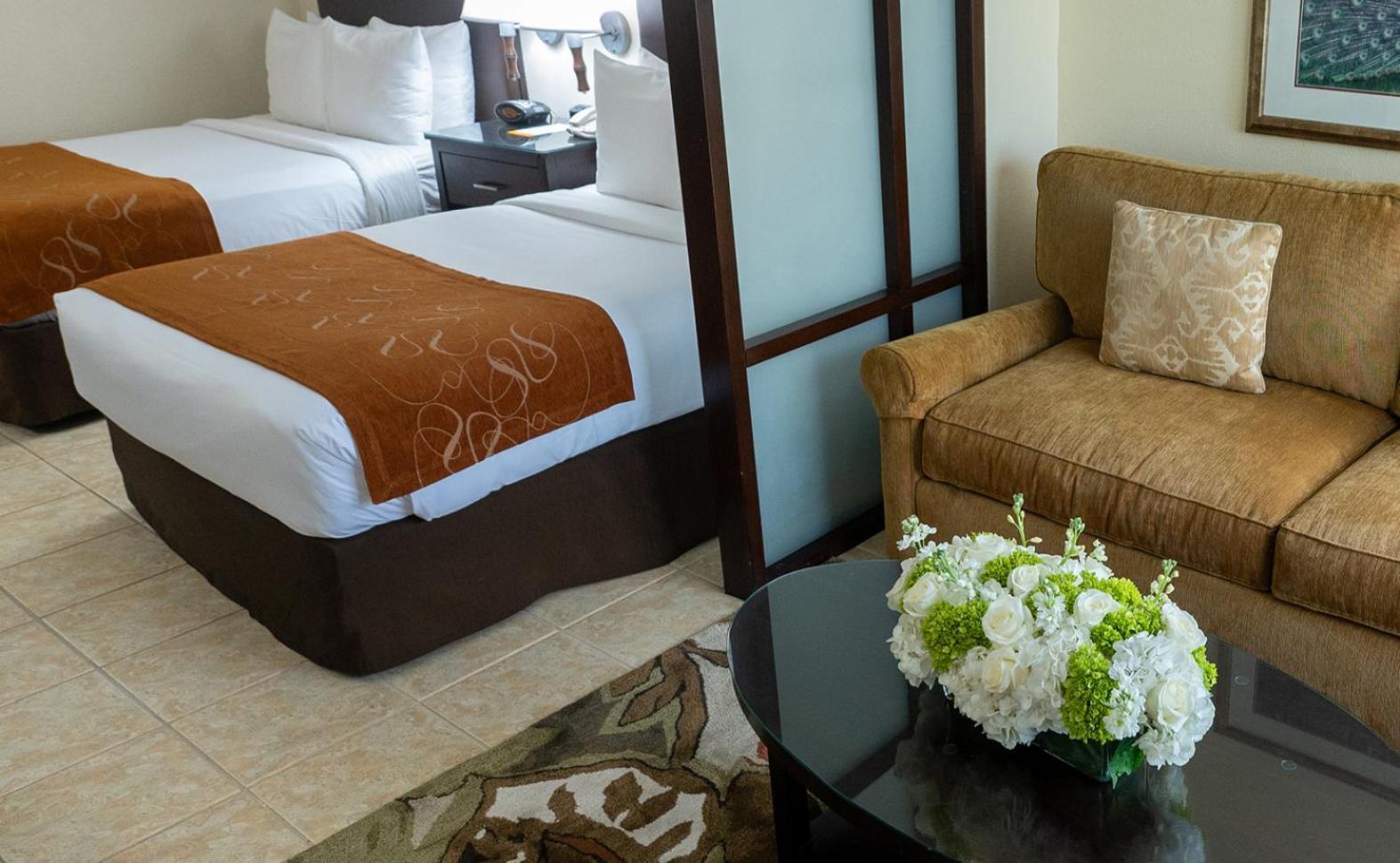 Comfort Suites Paradise Island Creek Village Екстер'єр фото