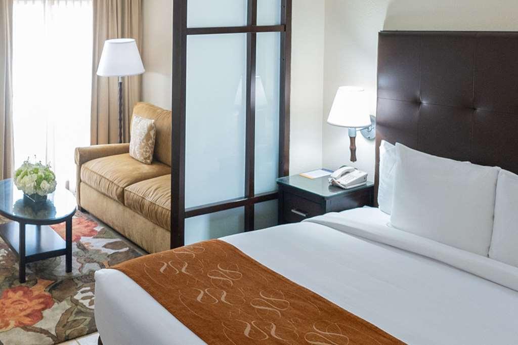 Comfort Suites Paradise Island Creek Village Номер фото